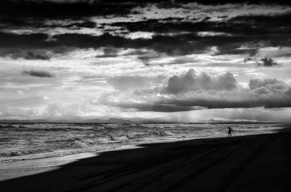 Photographer-Janine-Fugere-Taking-Photos-at-Playa-La-Barqueta-Chiriquí-Panama